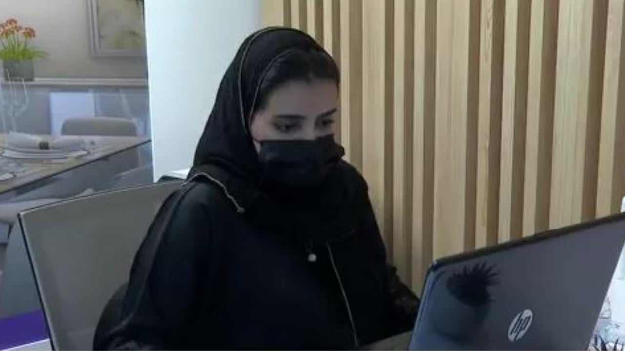 بعد نحو عام على توطين النشاط.. كيف كانت تجربة الشابة أفنان في التسويق العقاريّ؟