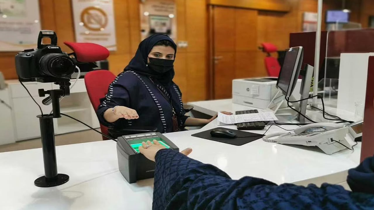 الأحوال المدنية تنفي إلغاء إلزامية النساء بالحجاب في الهوية الوطنية