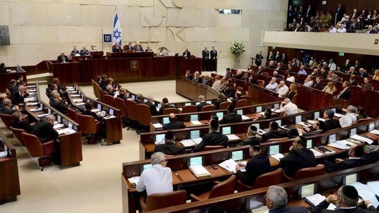 الكنيست الإسرائيلي يحل نفسه تمهيدًا لإجراء انتخابات مبكرة
