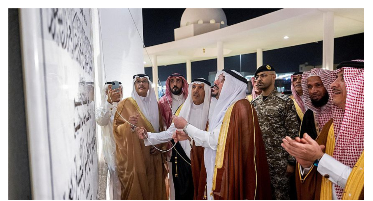 بالصور.. أمير القصيم يفتتح جامع المصيريعي ومسجد العليان بعنيزة
