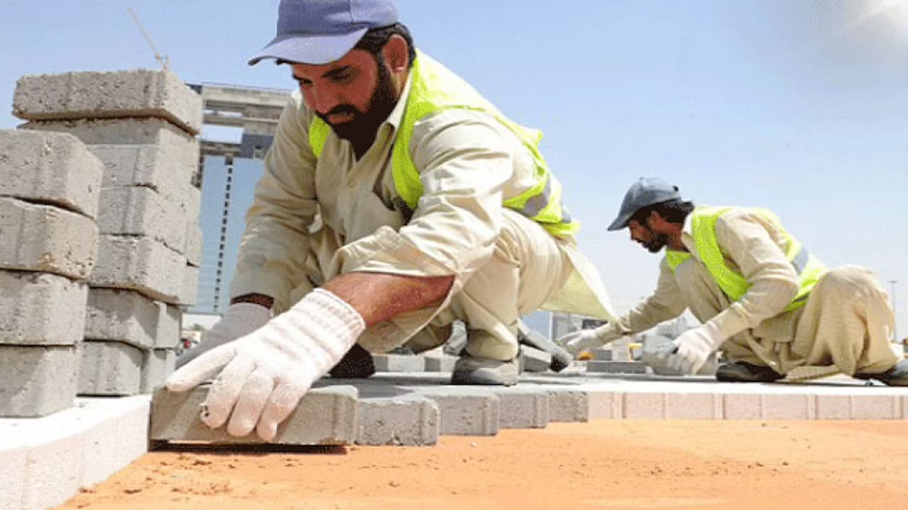 اليوم.. بدء سريان قرار منع العمل تحت أشعة الشمس
