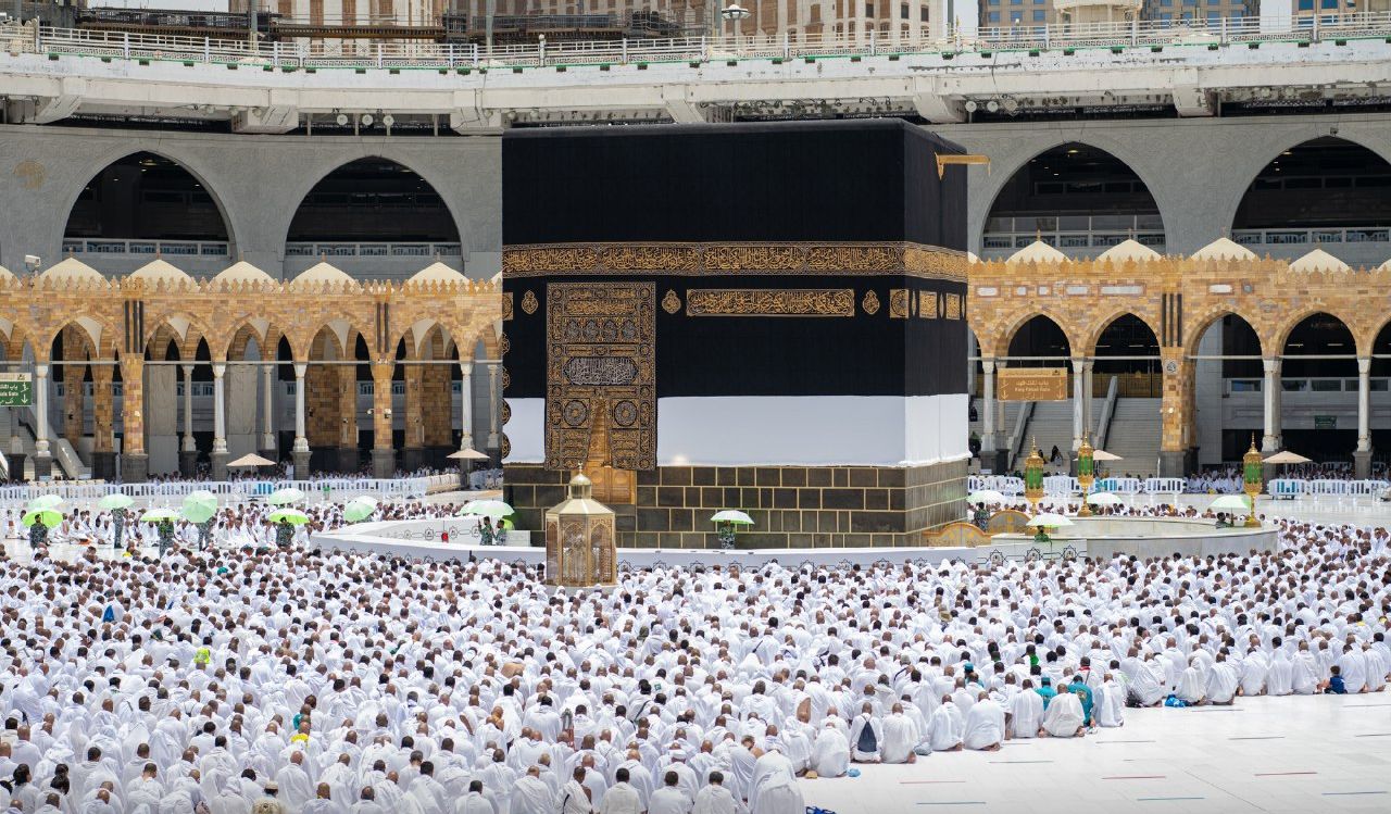 «الحج»: تصريح الحج غير كاف لأداء العمرة.. ويجب الحجز عبر «اعتمرنا»
