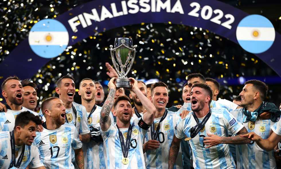 بعد موقعة «ويمبلي».. «يويفا» و«كونميبول» يعتمدان 3 نسخ من كأس الأبطال