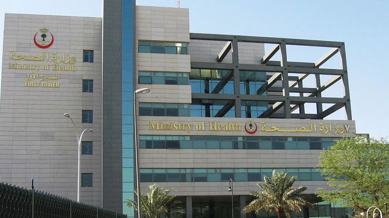 طبيبة ترفض فحص مريضة بسبب 12 دقيقة.. و«الصحة» تتفاعل
