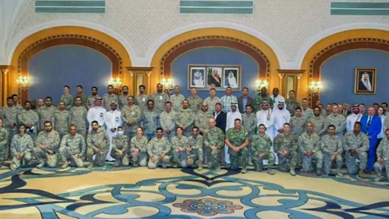 القوات المسلحة السعودية ونظيرتها الأمريكية تعقدان مؤتمر التخطيط النهائي لتمرين «الغضب العارم22»
