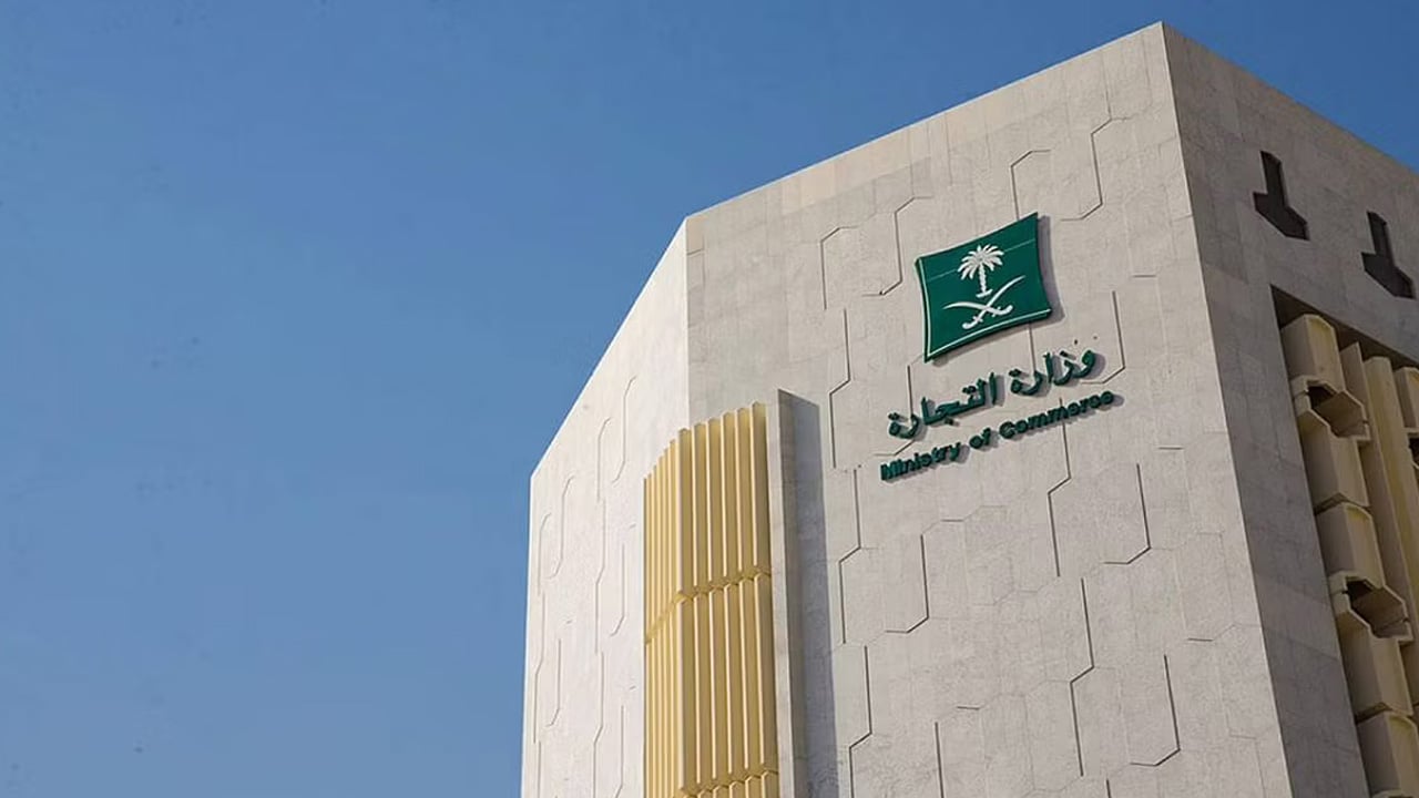 ضبط عمالة مخالفة تمتهن الغش في البخور وتعيد تعبئة الزيوت منتهية الصلاحية