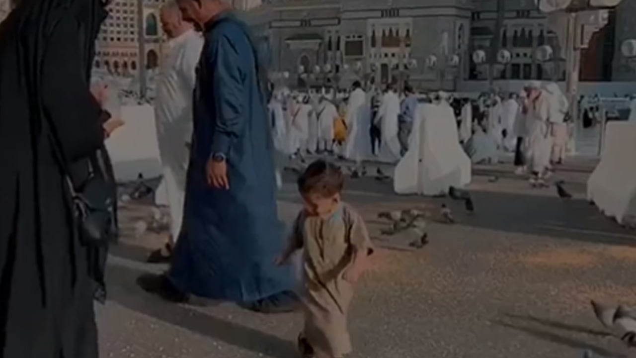 لحظات روحانية وإيمانية.. ضيوف الرحمن يملؤون أطهر البقاع
