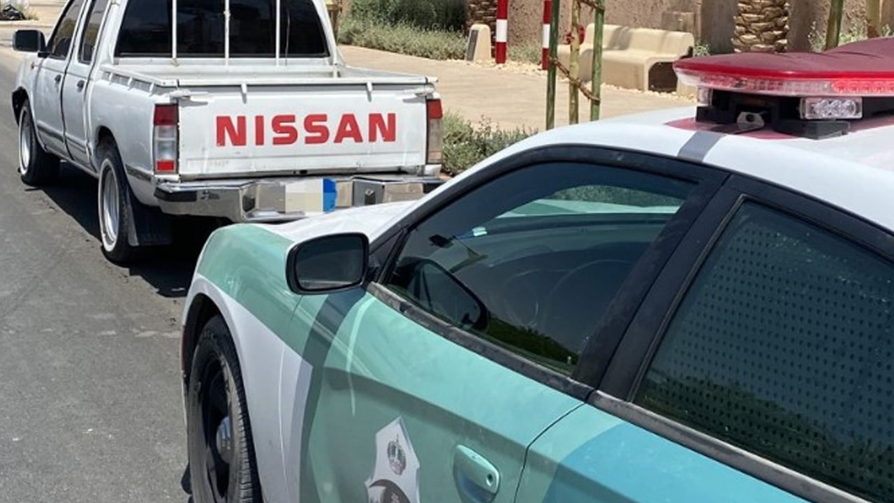 ظهر في مقطع متداول.. مرور الرياض يعلن ضبط مفحط الدرعية 
