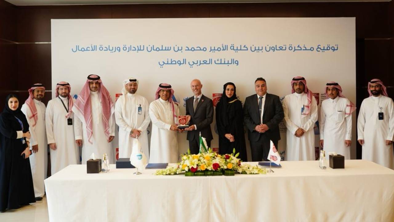 «العربي الوطني» وكلية الأمير محمد بن سلمان للإدارة وريادة الأعمال يبرمان اتفاقية تعاون استراتيجية