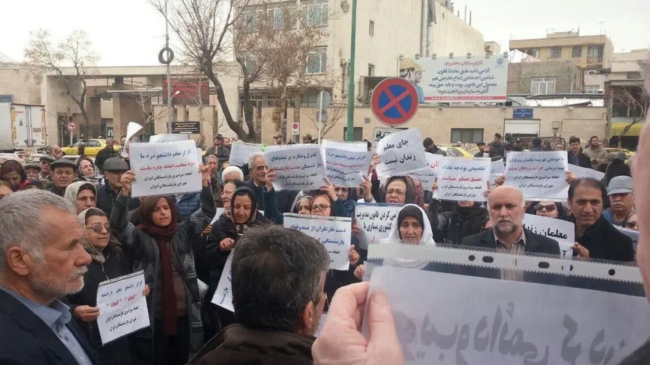 إيران.. تصاعد احتجاجات المعلمين واستنفار أمني بمحيط البرلمان
