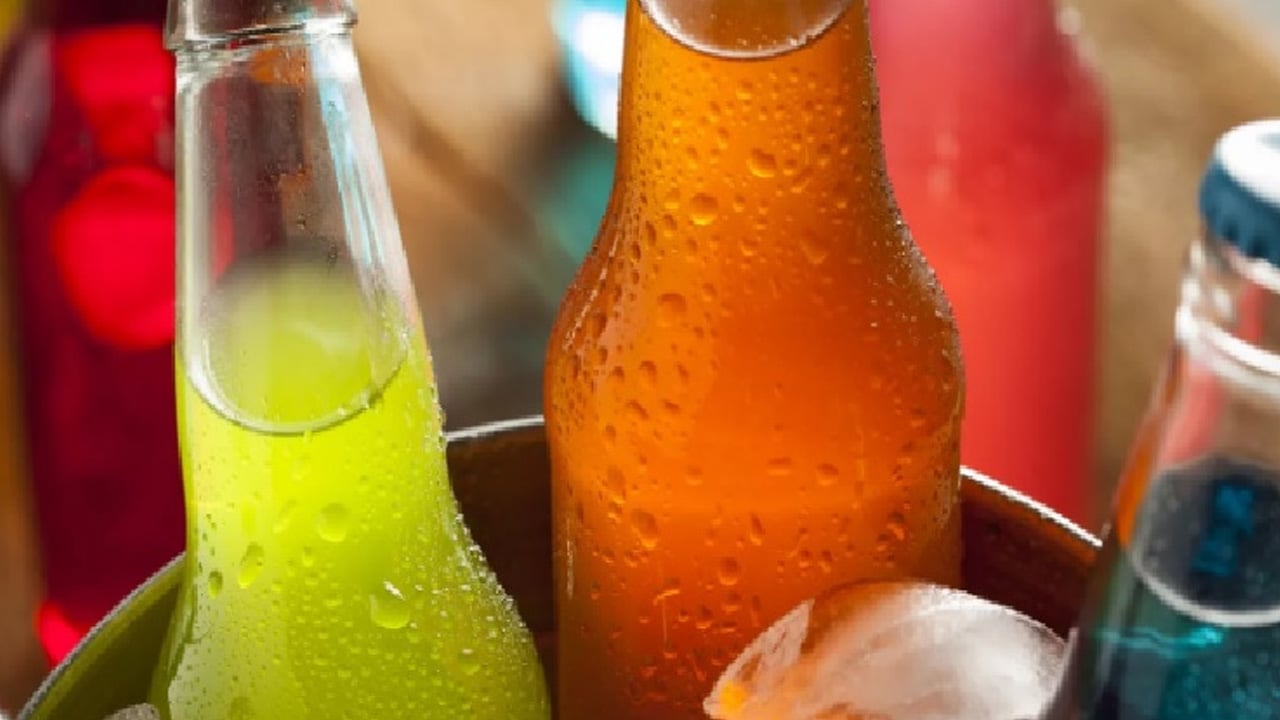 احذر.. 5 مشروبات تسرع الشيخوخة 
