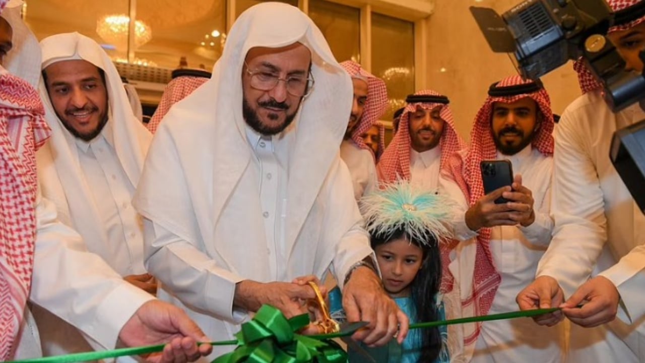 على خطى الوزير آل الشيخ.. هل تكلف الوزارات متحدثين ومدراء علاقات بنفس التخصص