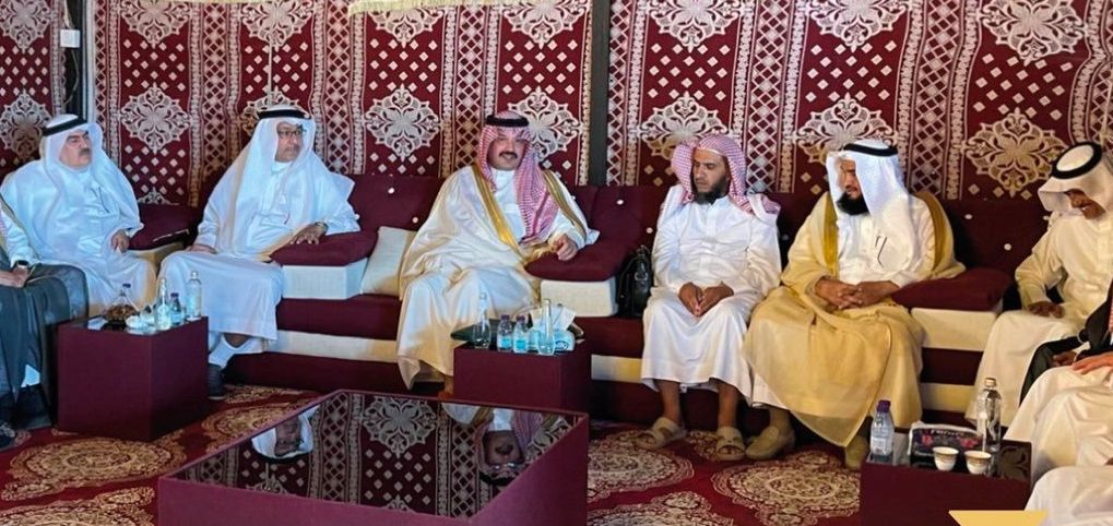 بالفيديو.. بحضور أمير عسير.. مواطن يعفو عن قاتل ابنه لوجه الله

