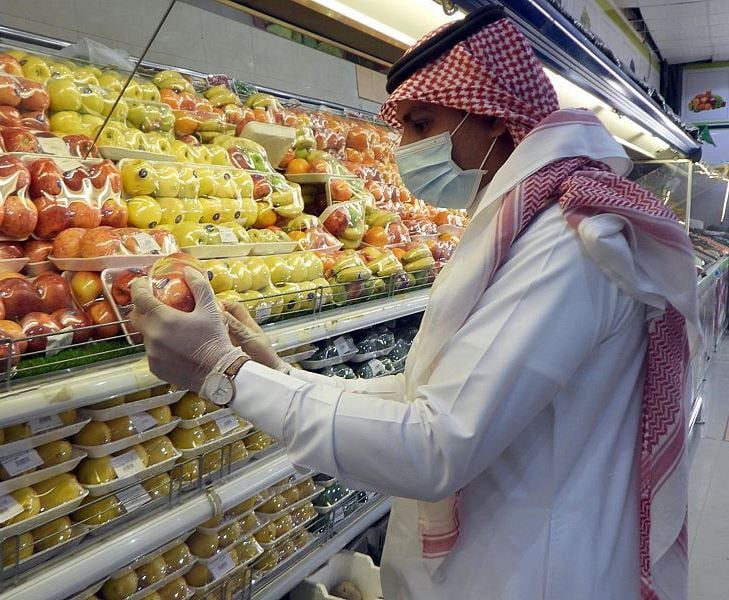 3500 جولة رقابية على المنشآت الغذائية والتجارية بعقلة الصقور
