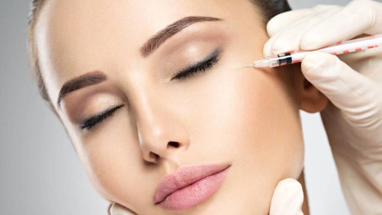 استشارية تحدد عوامل تقليل الشيخوخة وضوابط البوتكس والفيلر 