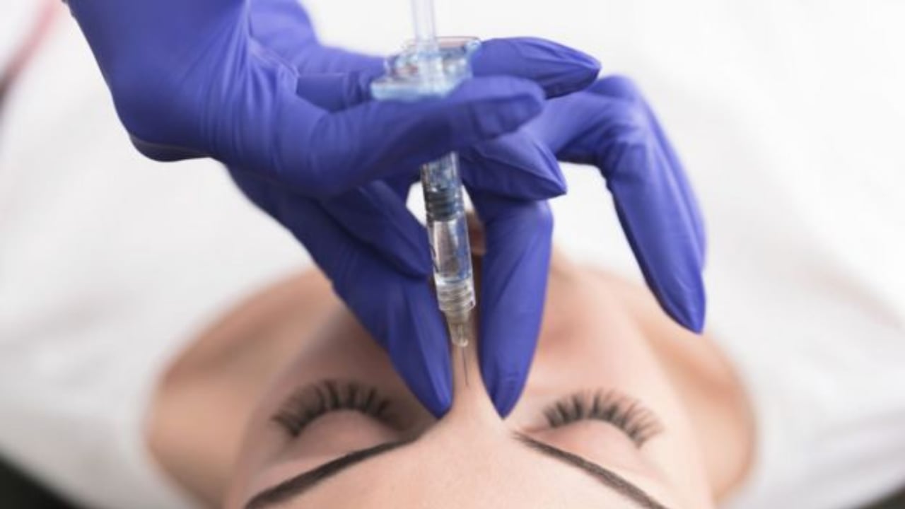 سيدات يشكون من أخطاء عمليات التجميل.. وطبيبة تحذر من انتشار المحتالين