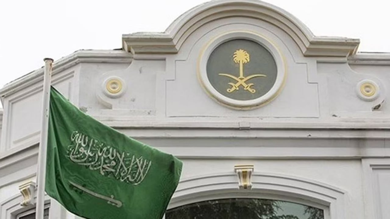 سفارة المملكة لدى الكويت: أسرعوا بالتسجيل في منصة «أبشر» 
