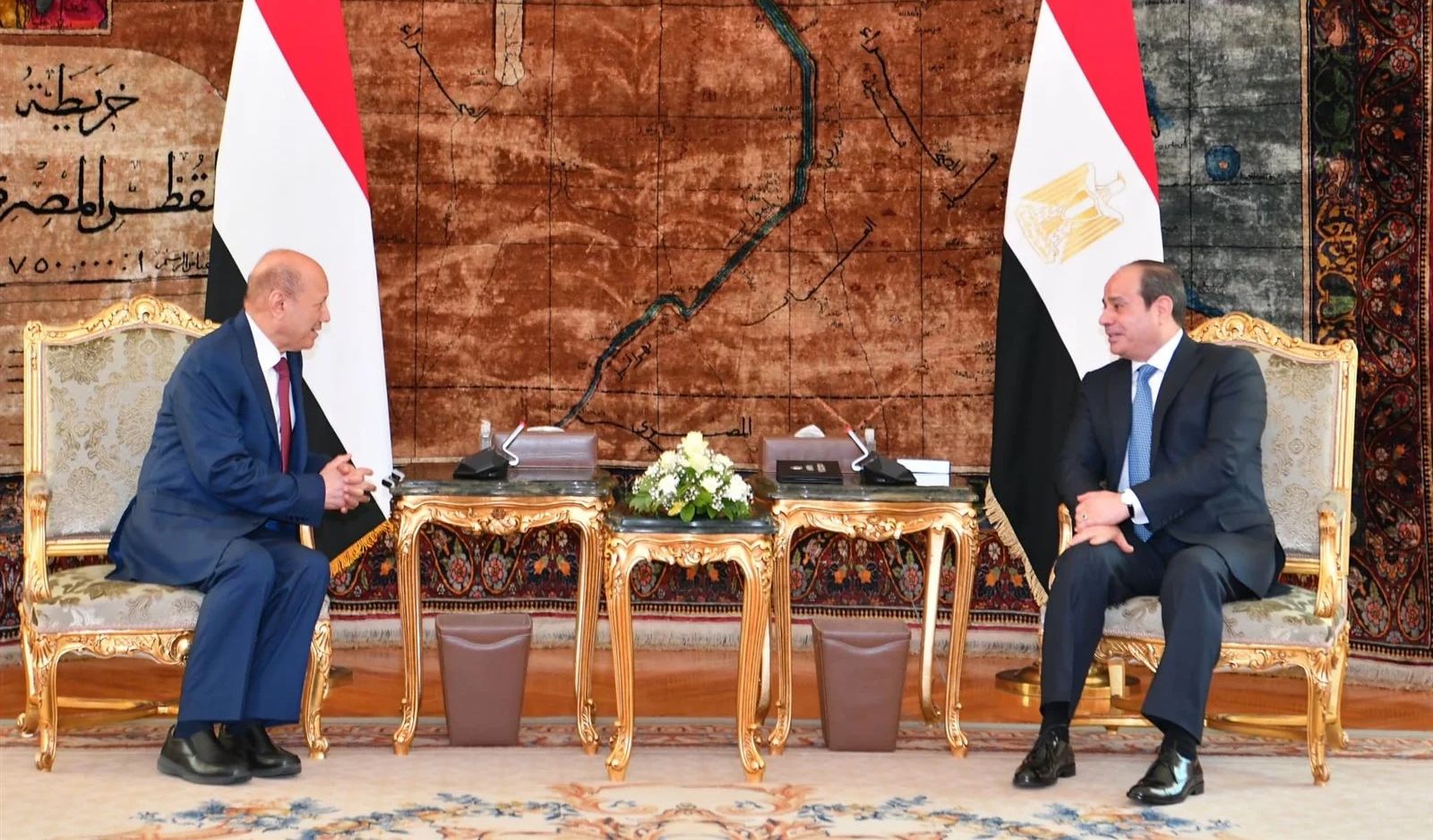 السيسي والعليمي يتفقان على تكثيف العمل لحماية أمن وحرية الملاحة في البحر الأحمر
