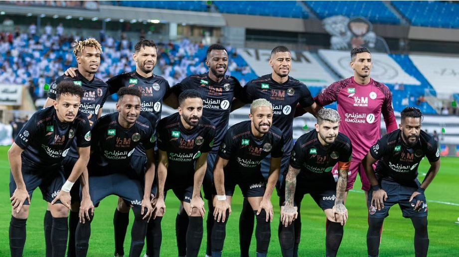 تقارير: الشباب يتراجع عن التعاقد مع مدرب برشلونة السابق
