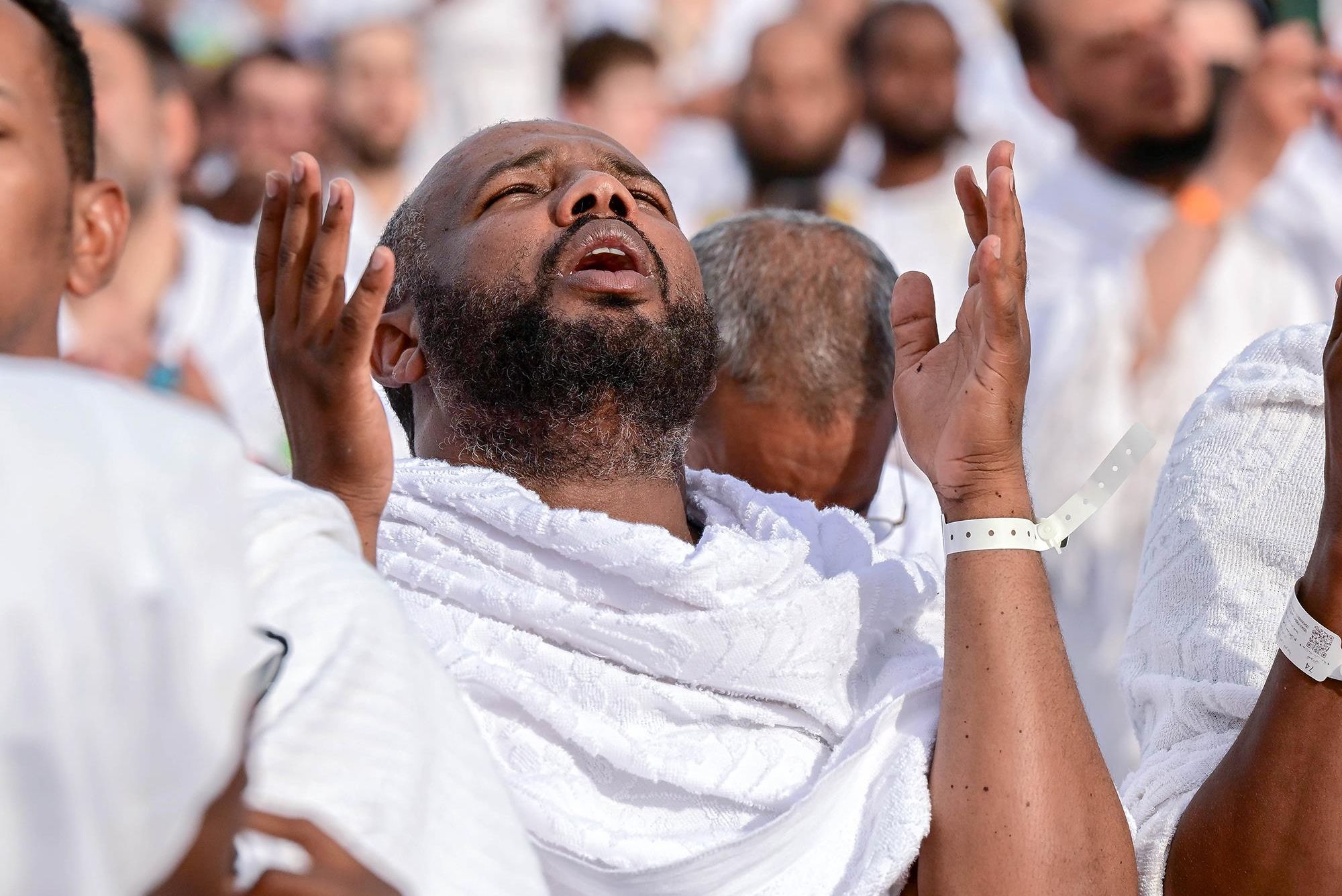 بالفيديو.. دعوات مؤثرة للحجاج في جسر الجمرات
