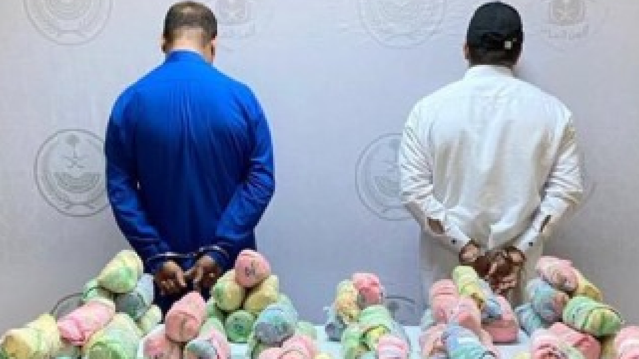القبض على مقيم ومخالف لنظام أمن الحدود لجمعهما الأموال وتحويلها بطرق غير مشروعة بالمدينة
