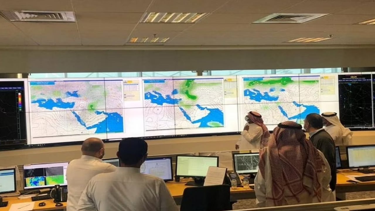 تنبيهات الأرصاد.. أتربة مثارة وأمطار رعدية على عدة مناطق
