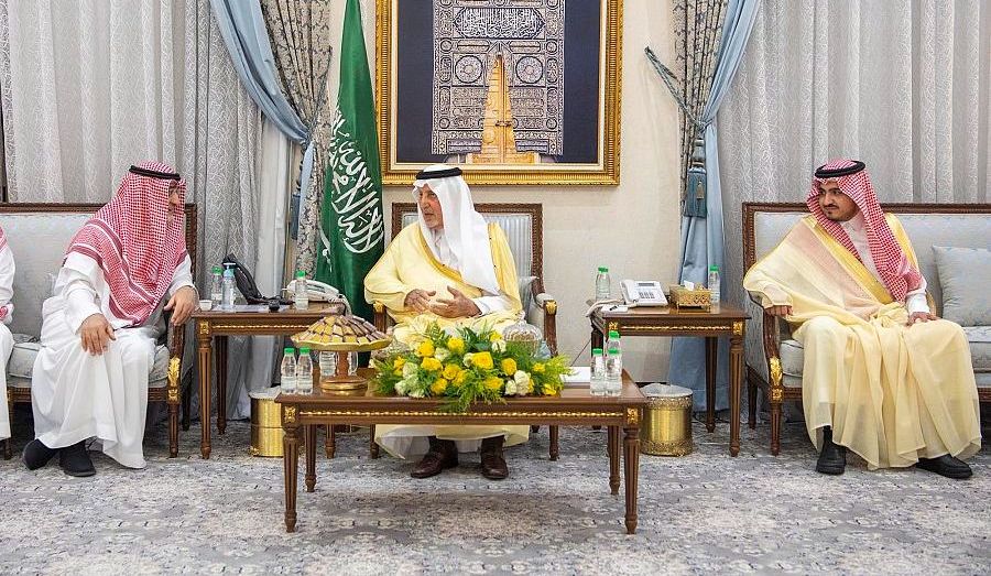 أمير مكة يستقبل عددًا من المسؤولين بموسم الحج

