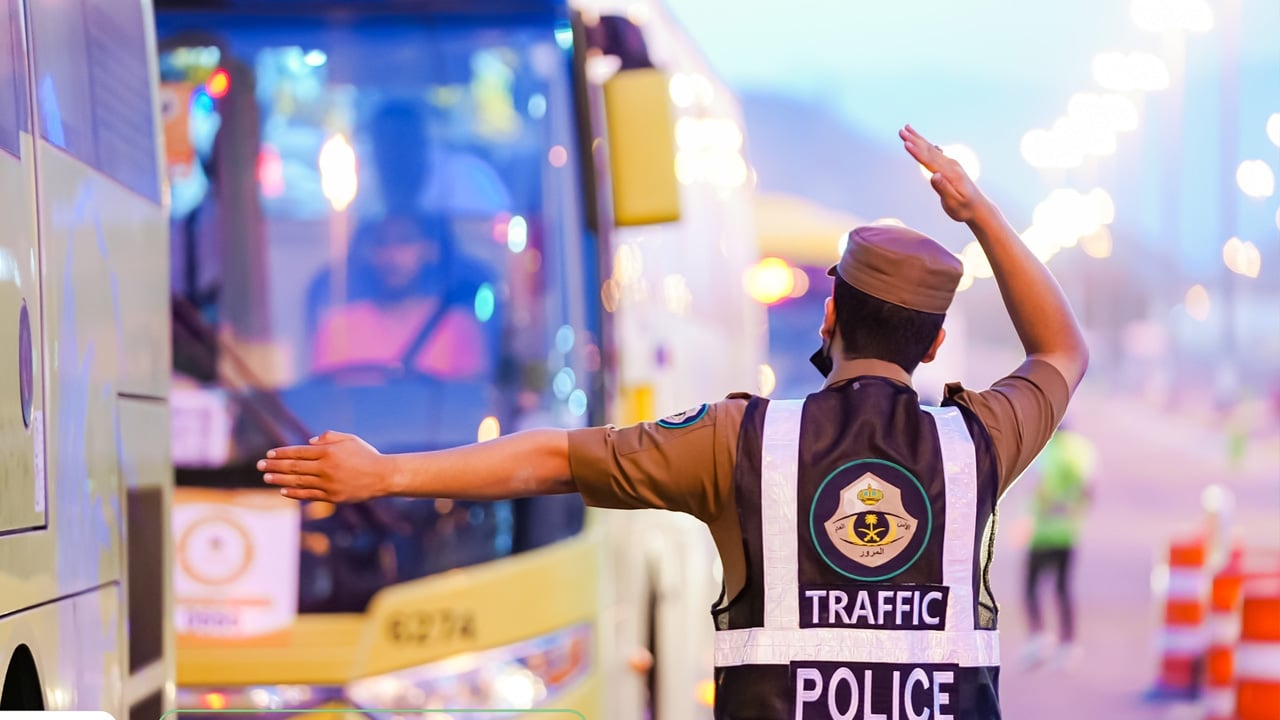 بالصور.. «المرور» ينظم دخول المركبات لمشعر منى في أول ساعات يوم التروية
