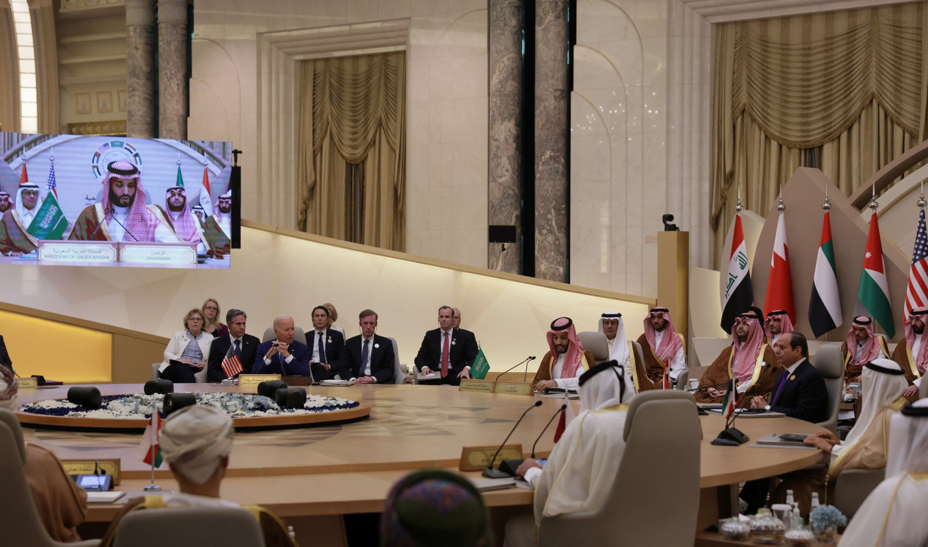ولي العهد: القمة عكست عمق العلاقات العربية الأمريكية
