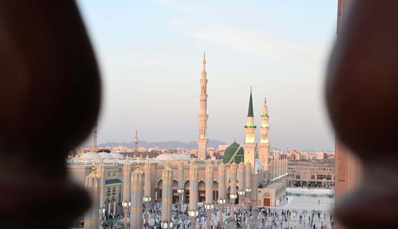 تزامنًا مع وصول طلائع المعتمرين.. وكالة شؤون المسجد النبوي تُكثّف خدماتها

