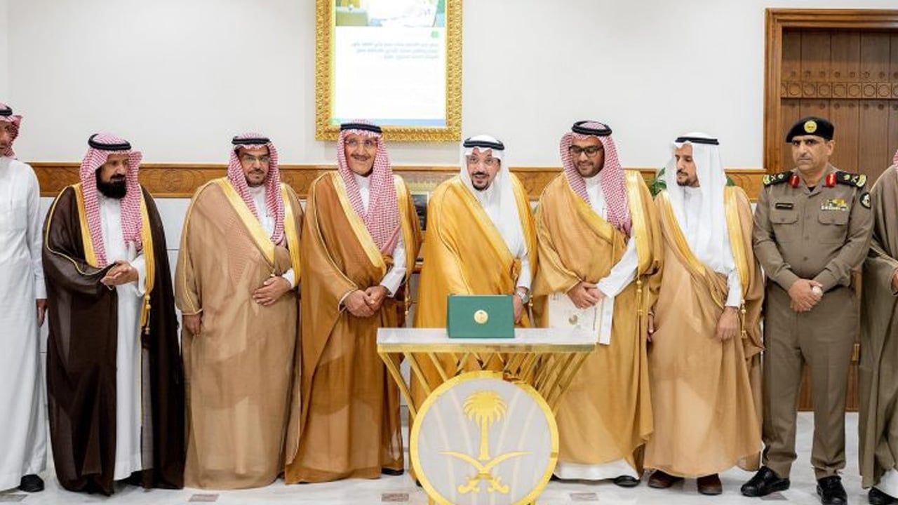 سمو أمير القصيم يدشن الهوية الجديدة لمهرجان بريدة للتمور 
