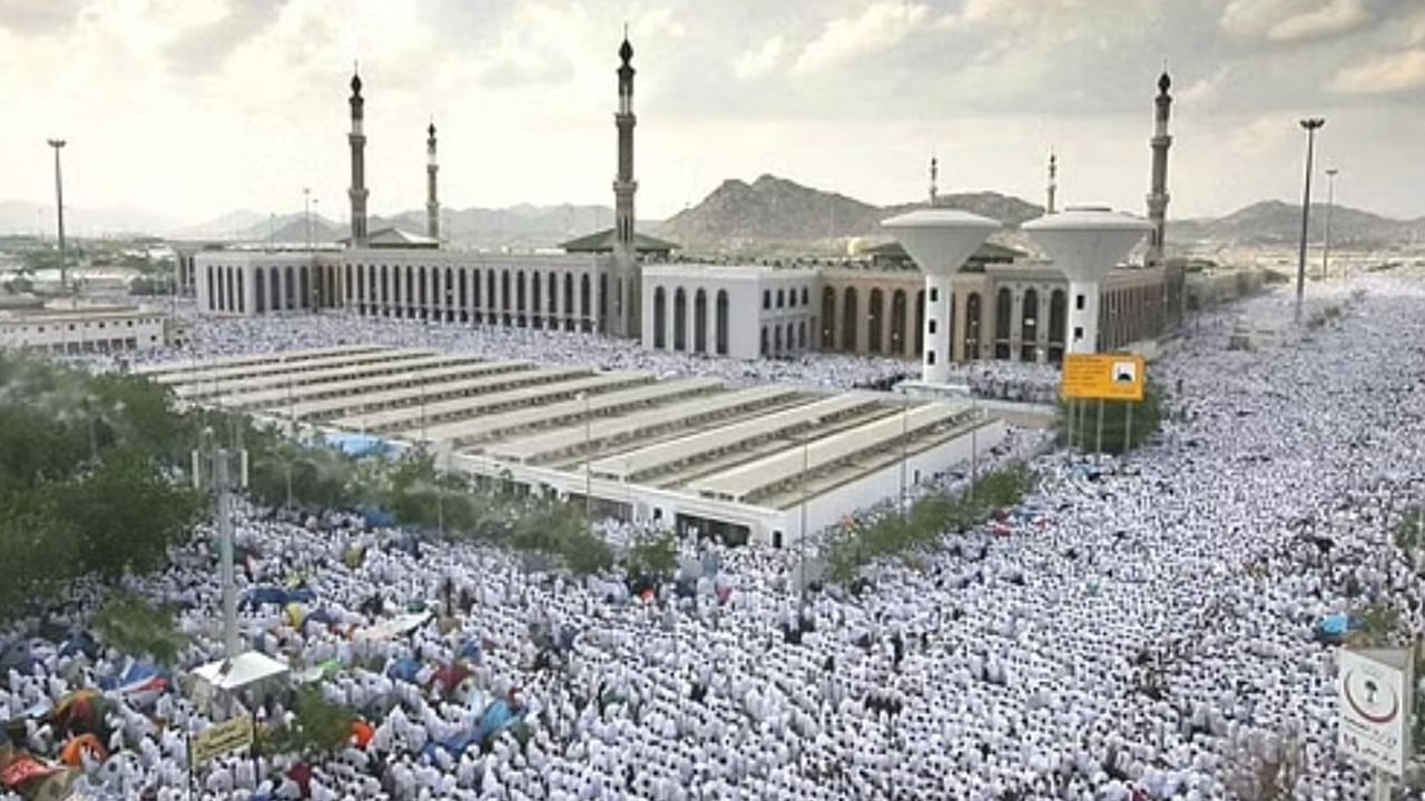 ضيوف الرحمن ينفرون من عرفات إلى مزدلفة

