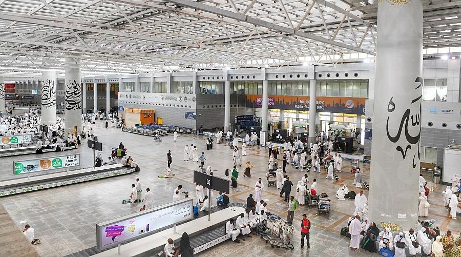 وصول أول فوج من حجاج الداخل إلى مطار الملك عبدالعزيز بجدة

