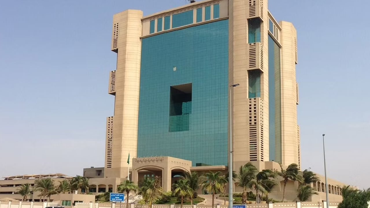 أمانة جدة تعلن سريان قرار تسوير الأراضي الفضاء وتطبيق لائحة الجزاءات 
