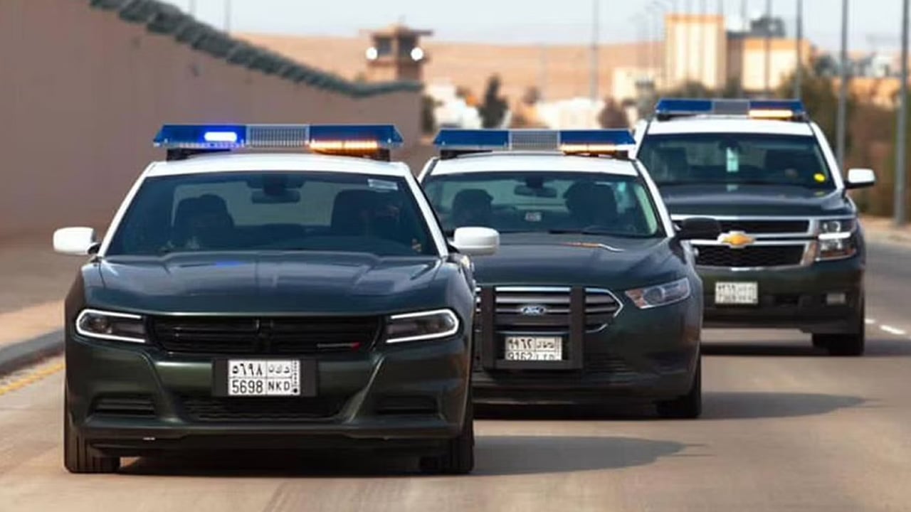 شرطة القنفذة تقبض على مواطن لنقله مخالفين لنظام أمن الحدود
