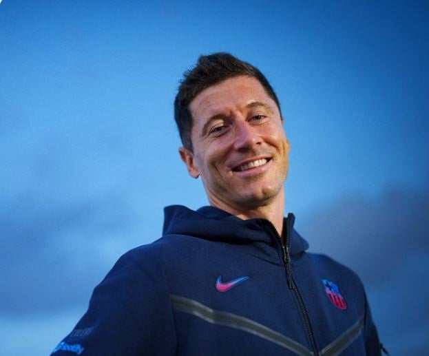 برشلونة يعلن رسميًا إتمام التعاقد مع ليفاندوفسكي.. ويكشف عن تفاصيل العقد