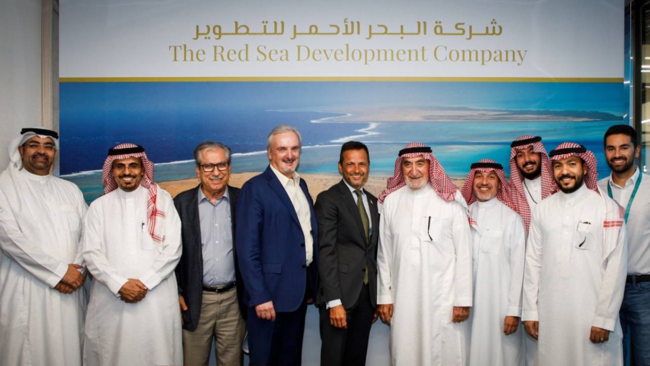 شركةُ البحرِ الأحمرِ تقودُ تحالفًا مشتركًا لبناء وتطوير 159 وحدةً فندقيةً على جزيرة «شُورى»
