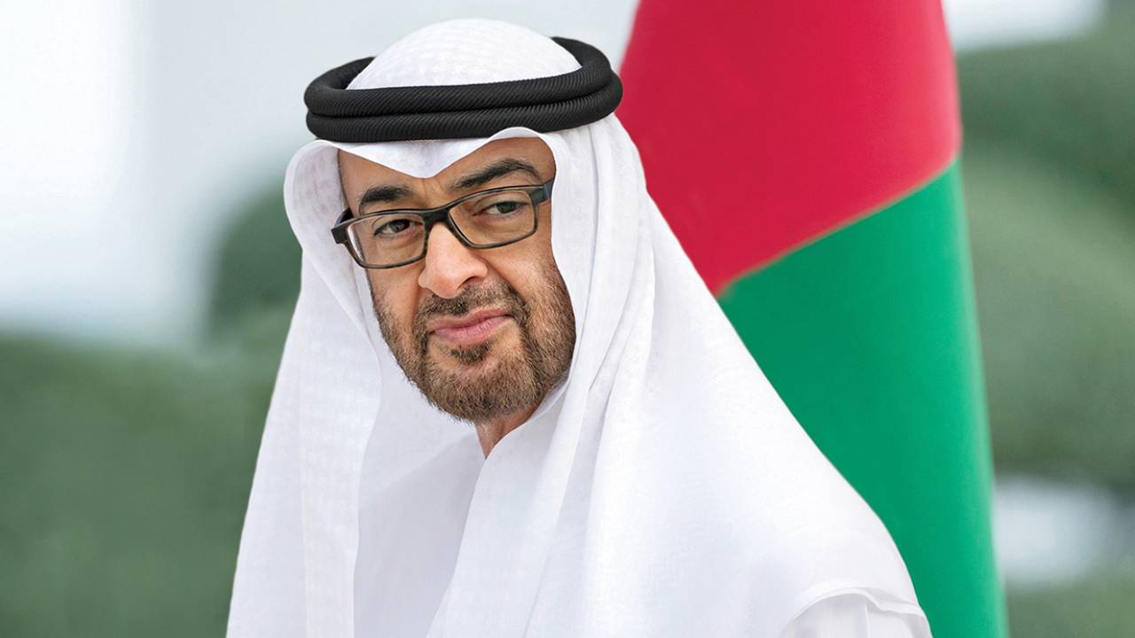 الشيخ محمد بن زايد يصل باريس في أول زيارة خارجية له