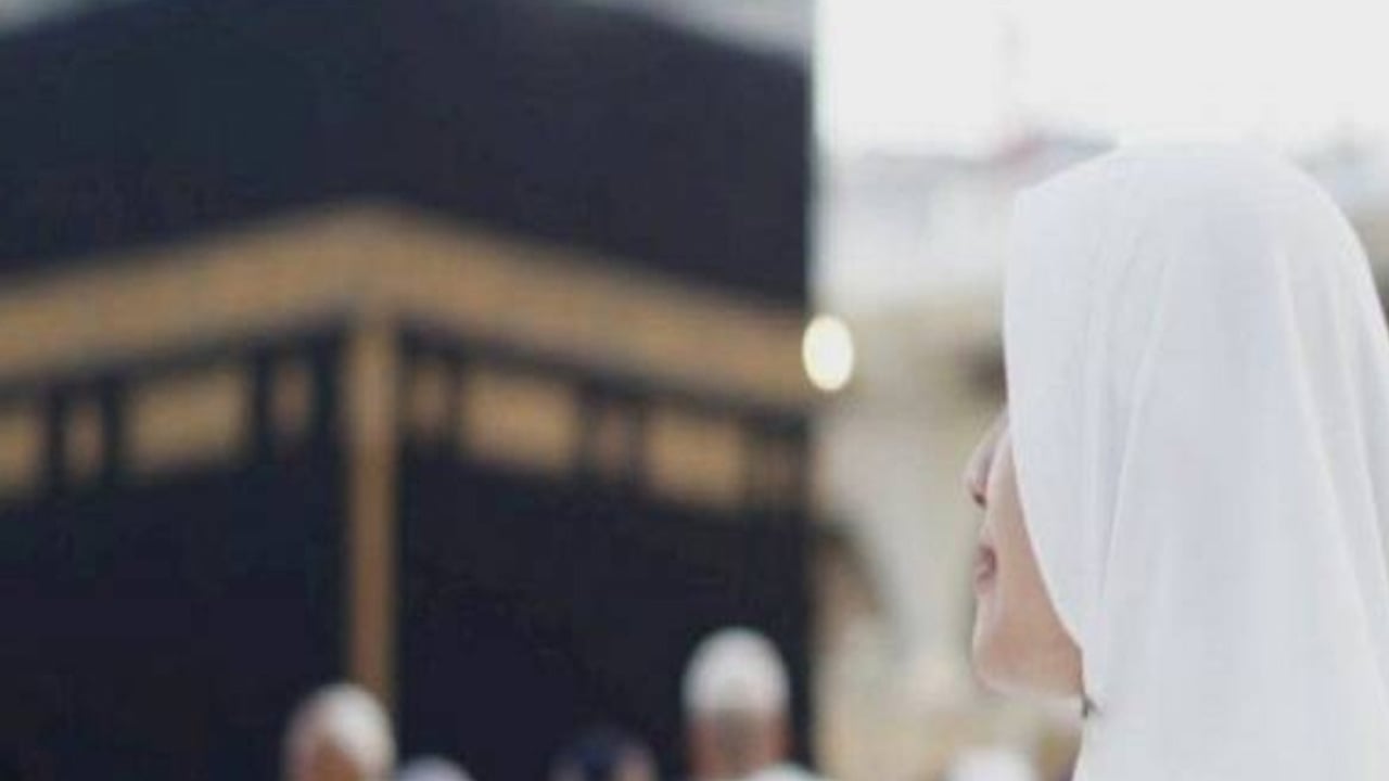 هل يشترط وجود محرم لأداء العمرة؟ «الحج» تُجيب 