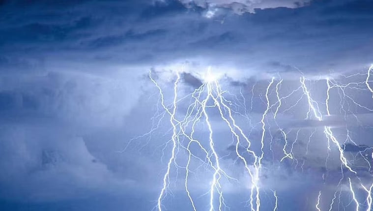 طقس أول أيام عيد الأضحى.. سحب رعدية ممطرة وأتربة على عدة مناطق
