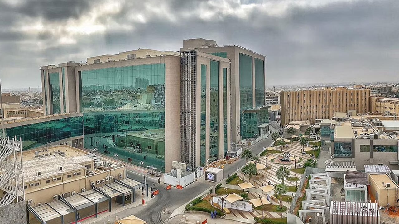 مدينة الملك سعود توجه نصائح مهمة لمرضى السكري في الحج  
