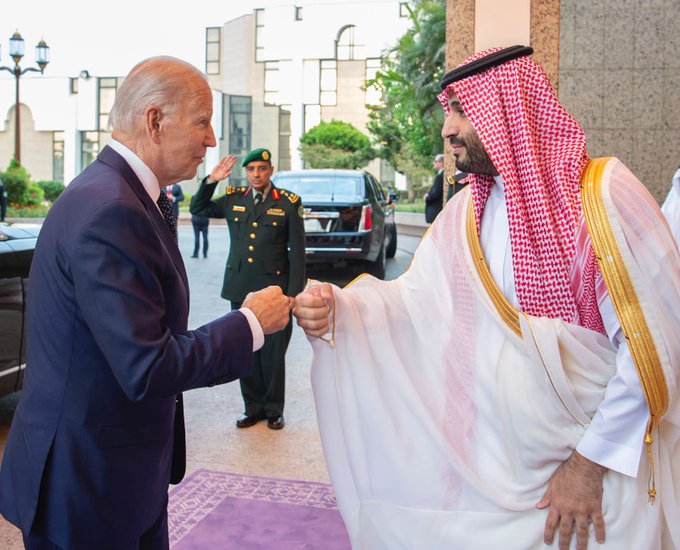 ولي العهد يستقبل الرئيس الأمريكي في قصر السلام في جدة
