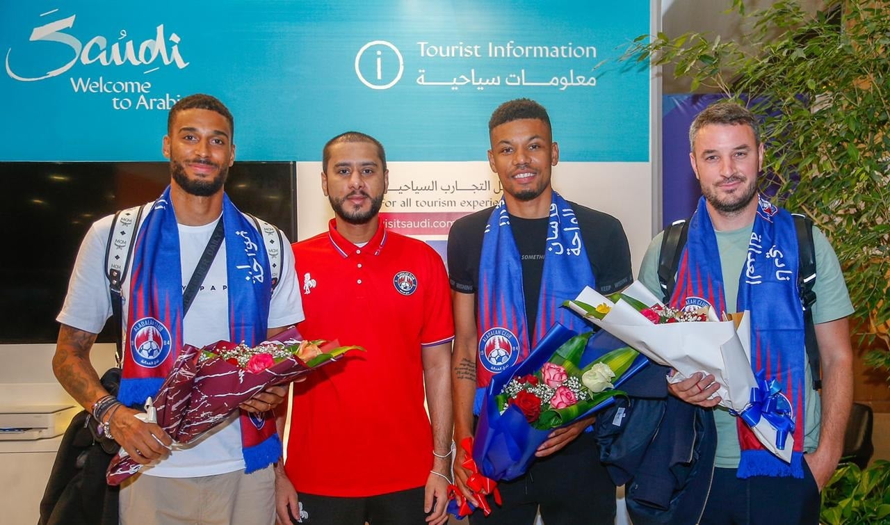 العدالة يعلن رسميًا وصول الثلاثي الأجنبي الجديد إلى المملكة