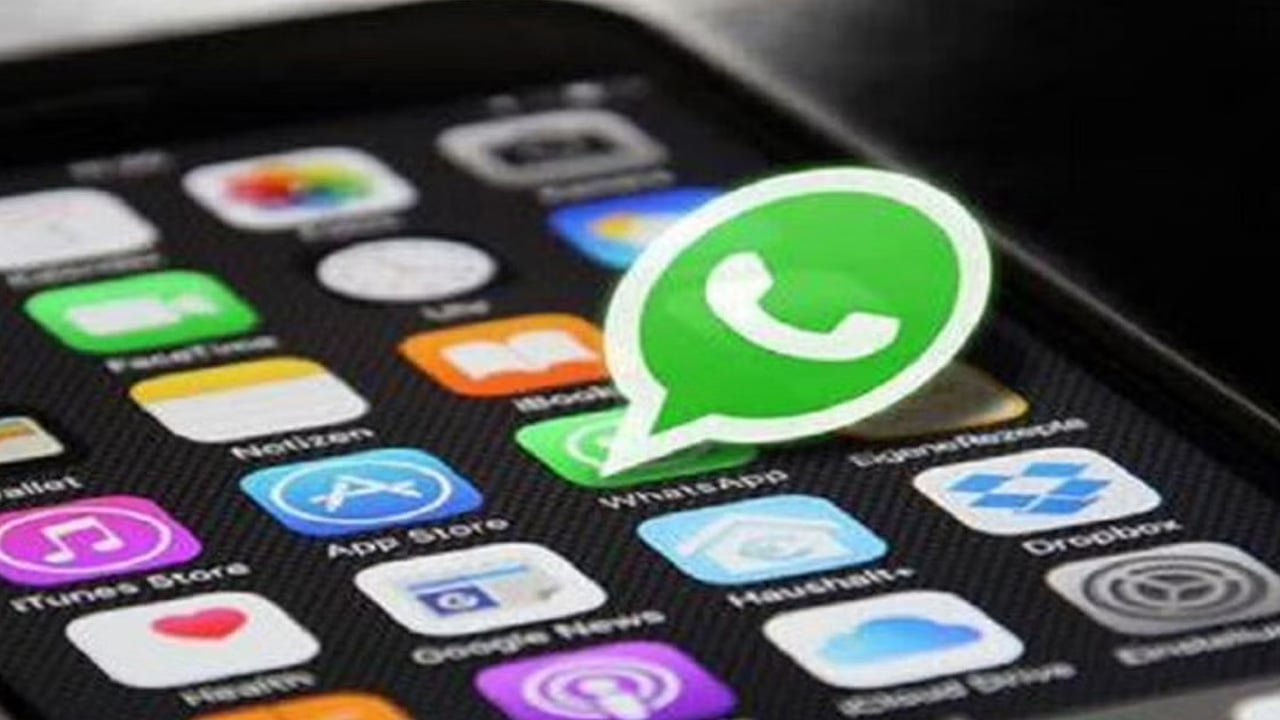 3 علامات تدل على أن شخصًا ما يقرأ رسائلك على واتساب
