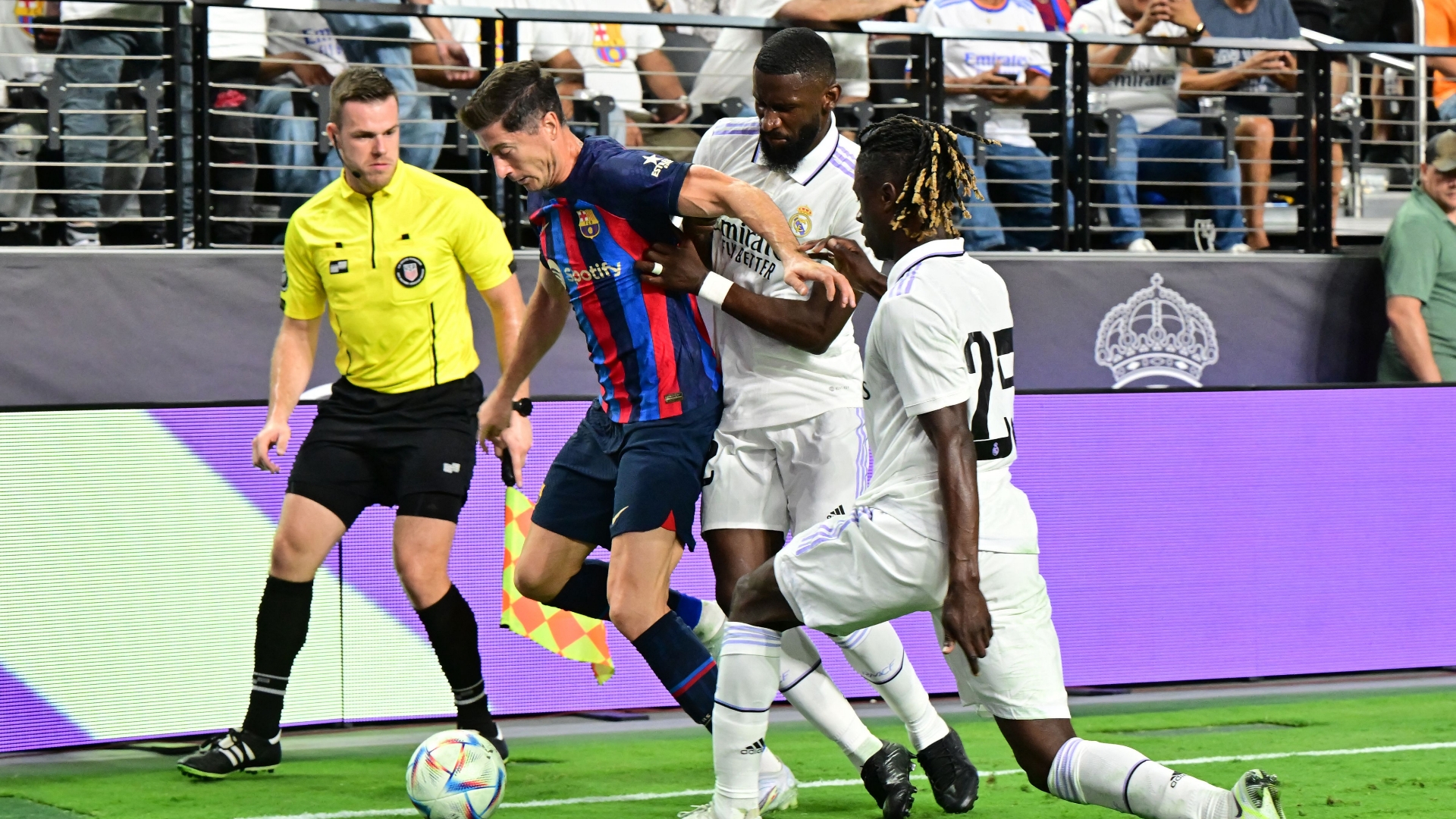 ليفاندوفسكي: أشعر كأنني في برشلونة منذ أشهر.. وأتلقى دعمًا كبيرًا من الجميع