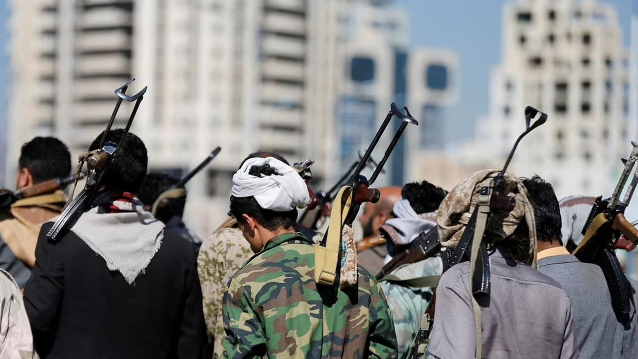 الحكومة اليمنية: الميليشيات الحوثية تجاوزت كل الخطوط الحمراء 
