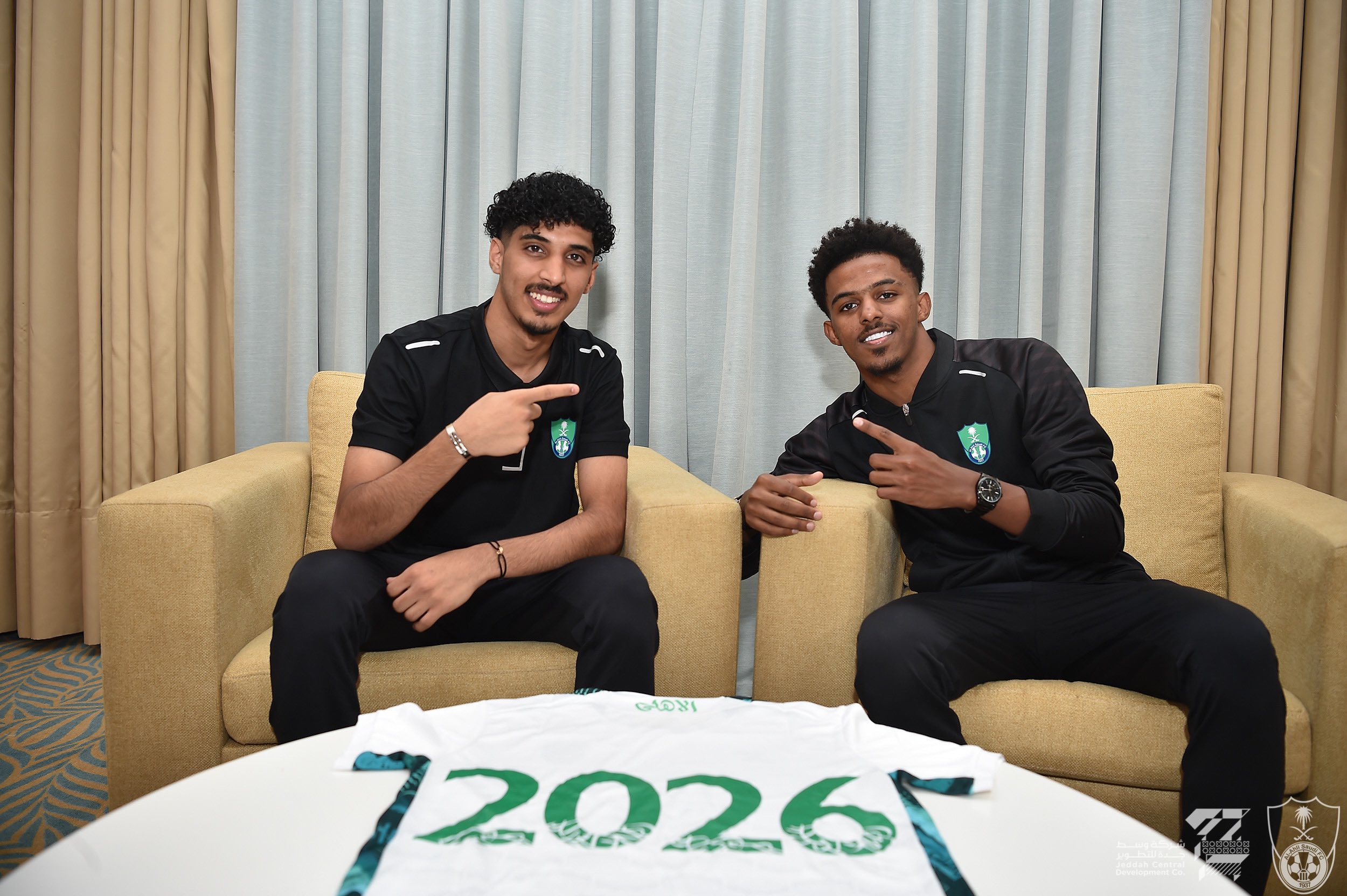 رسميًا.. الأهلي يجدد تعاقد عسيري والجهني حتى 2026