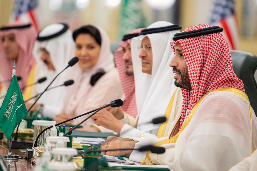 ولي العهد والرئيس الأمريكي يرأسان اجتماعاً موسعاً في قصر السلام