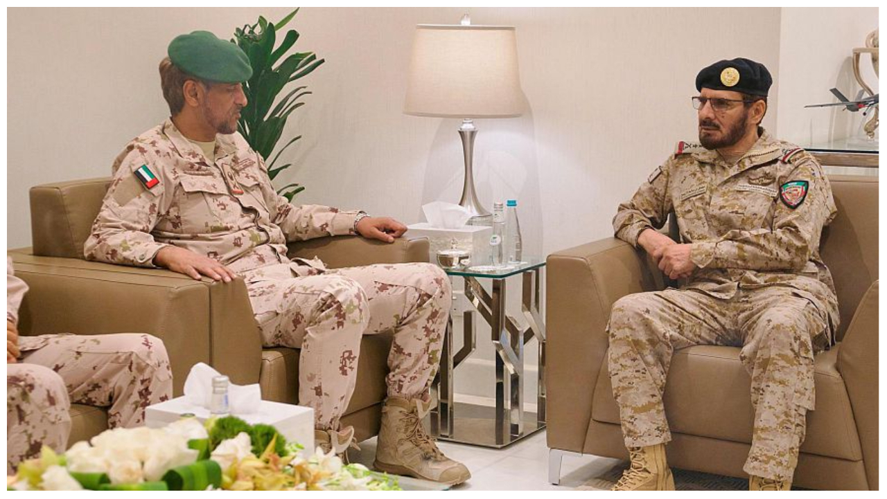 الأزيمع يبحث الملف اليمني مع قائد العمليات المشتركة الإماراتي