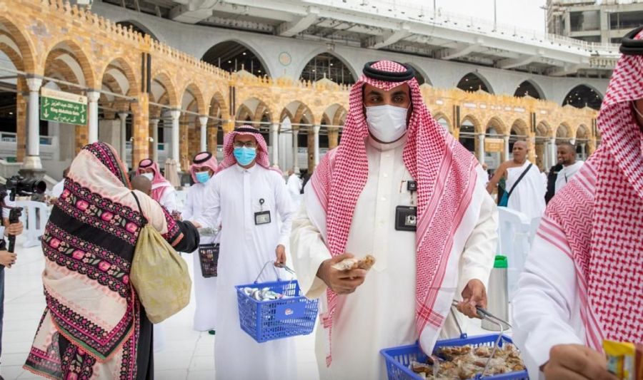 تقدم الخدمات لضيوف الرحمن.. «رئاسة الحرمين» تنفذ مبادرة «ضيافة معتمر»

